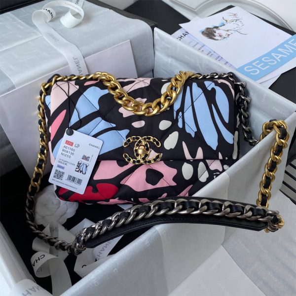 CHANEL 19 HANDBAG