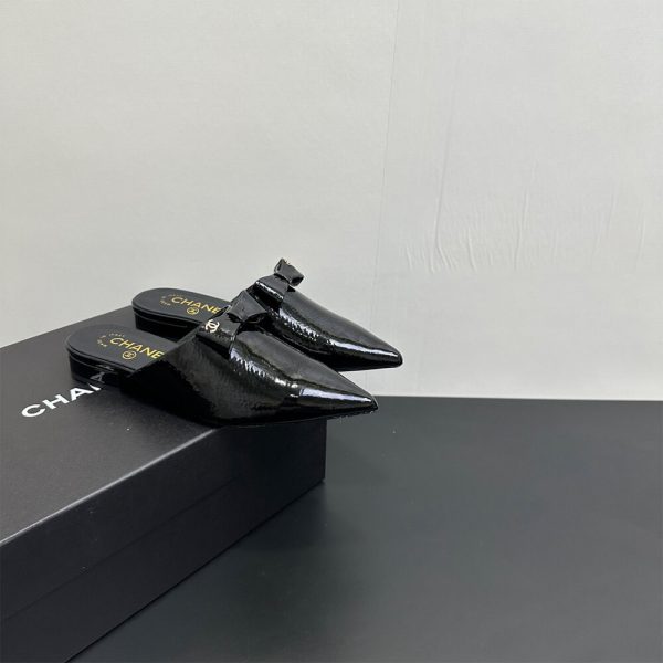 CHANEL Mules