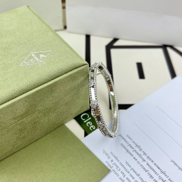 Van Cleef & Arpels Perlée sweet clovers bracelet, medium model