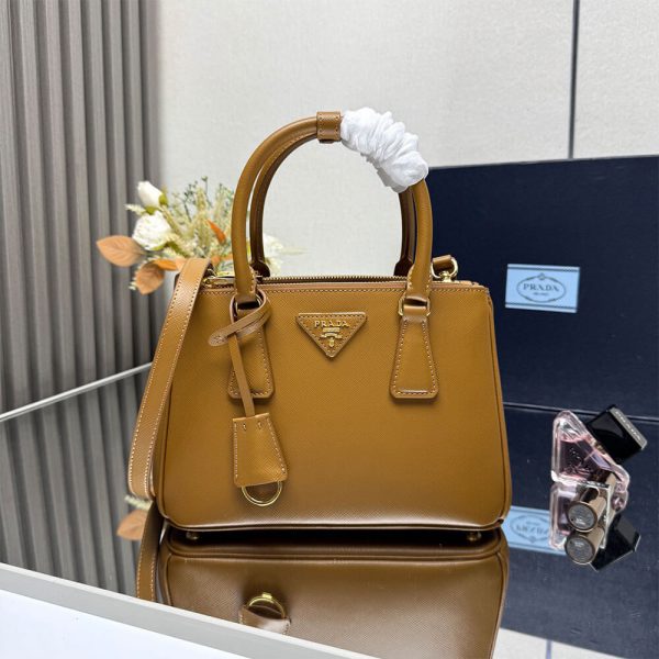 Prada Small Prada Galleria Saffiano leather bag(HIGH-END GRADE)