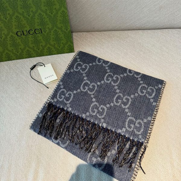 GUCCl GG jacquard tassel knit scarf