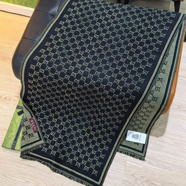 GUCCi GG wool scarf