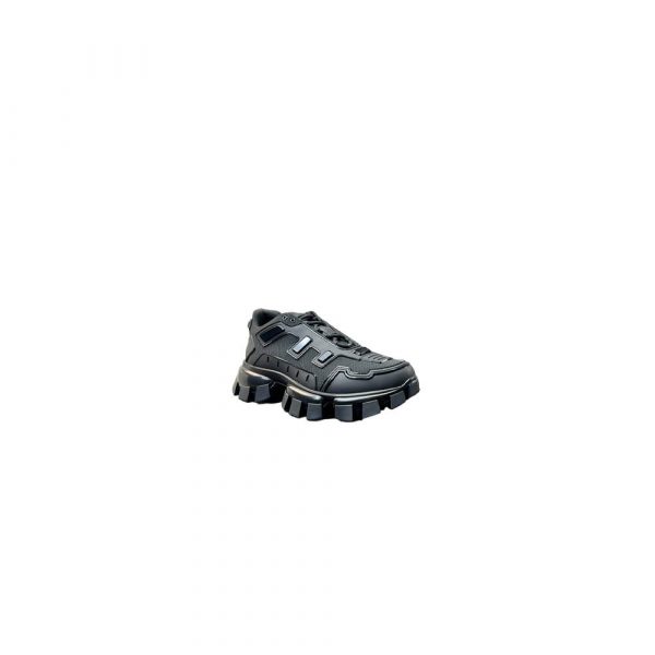Thick-soled sneakers