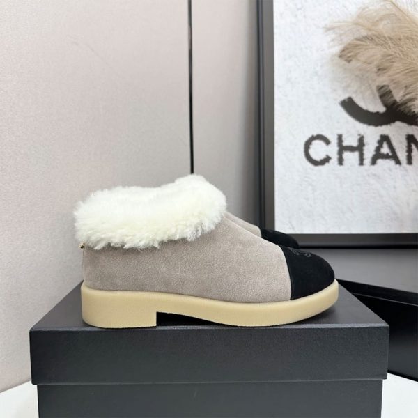 CHANEL Mules