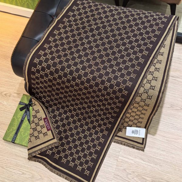 GUCCi GG wool scarf