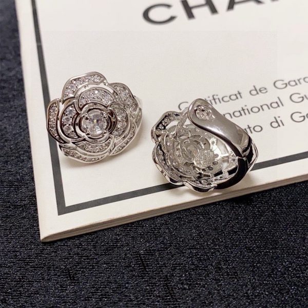 CHANEL BOUTON DE CAM??LIA EARRINGS