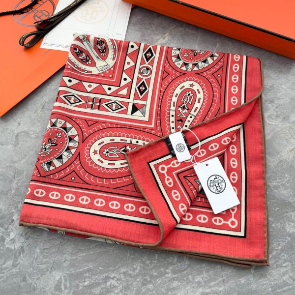 HERMES Cheval de Coeur Bandana shawl 140