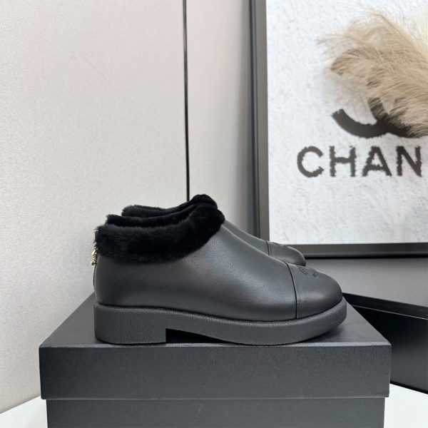 CHANEL Mules