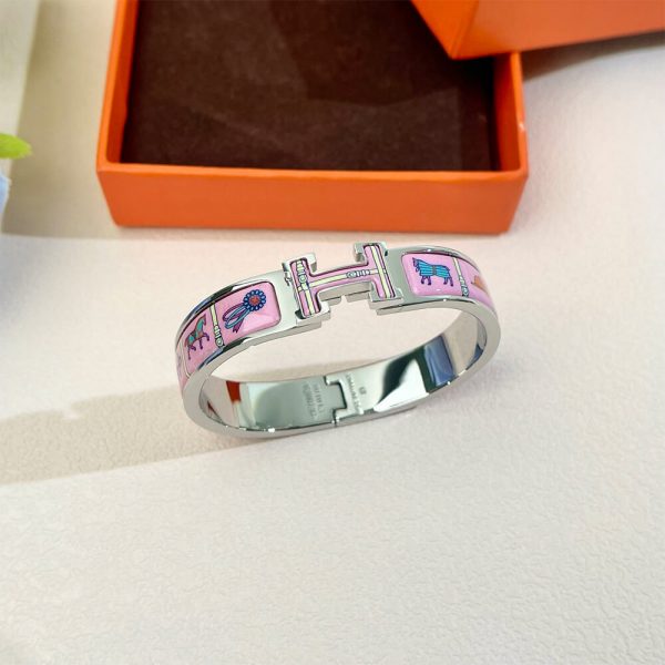 Hermes Bracelet Clic H Couvertures et Tenues de Jour