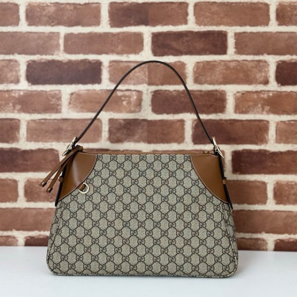 GG Emblem medium shoulder bag
