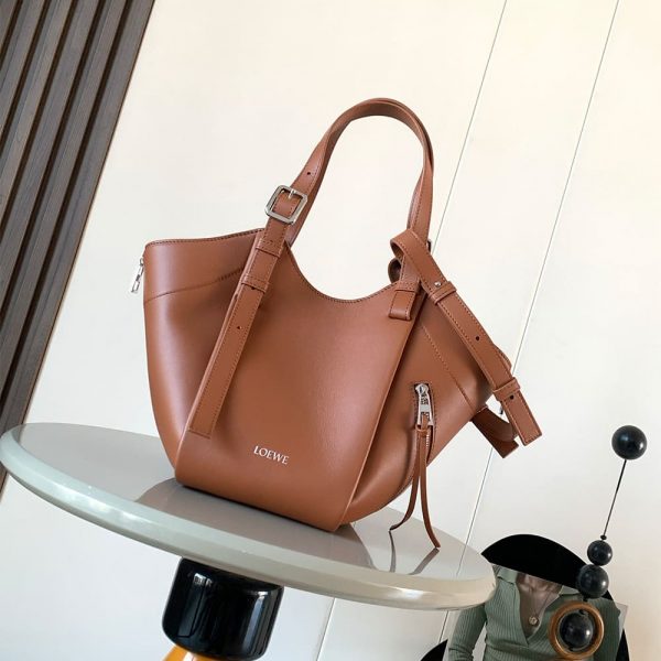 LOEWE Hammock Flip bag in classic calfskin(HIGH-END GRADE)