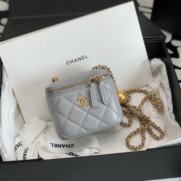 CHANEL Quilted Pearl Crush Mini Vanity Case