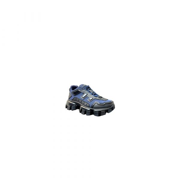 Thick-soled sneakers