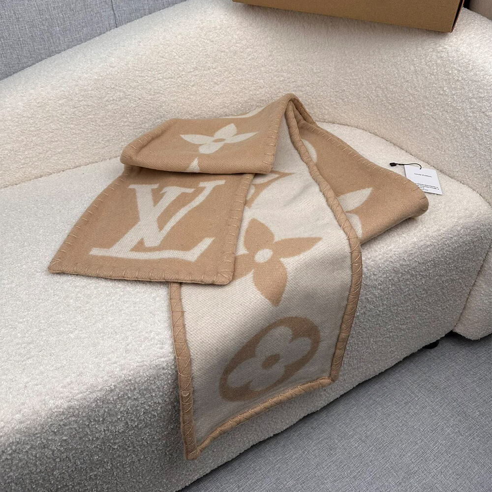 HEA-493384_02_3-452 LV sweet dream Scarf