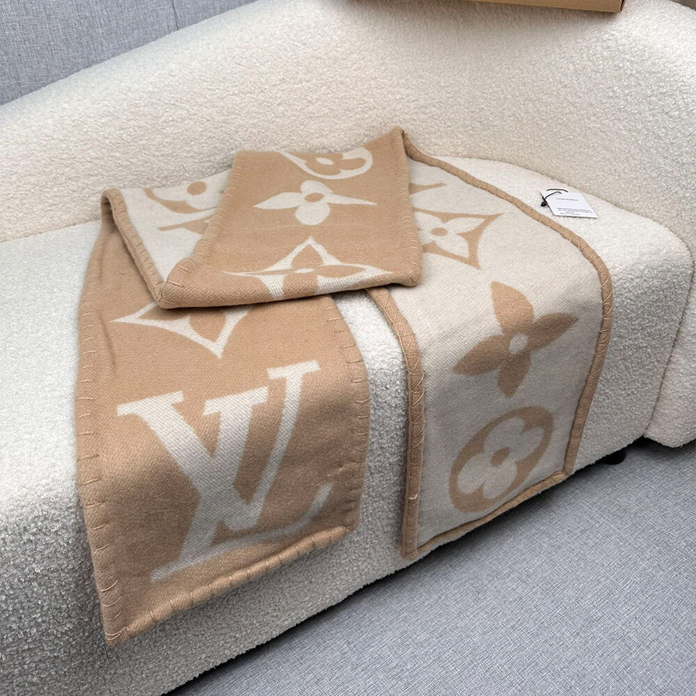 HEA-493384_03_4-452 LV sweet dream Scarf