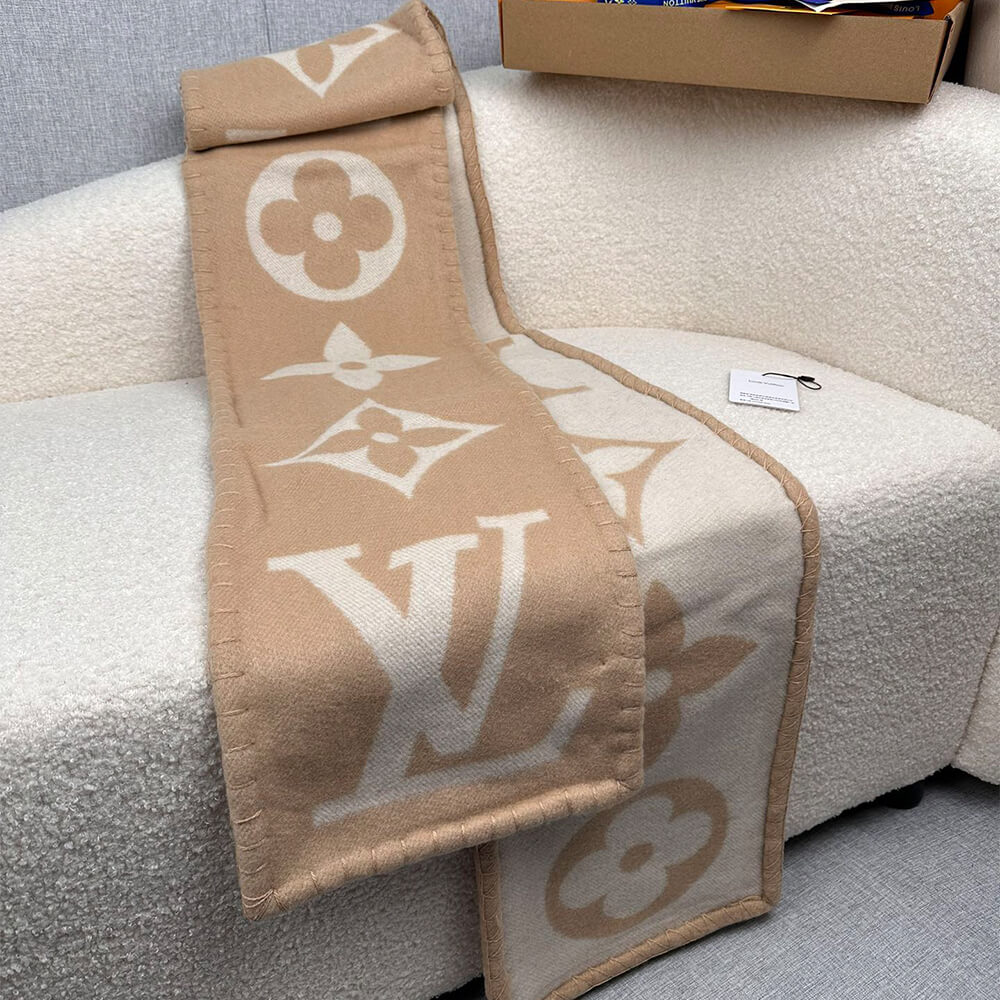 HEA-493384_05_6-451 LV sweet dream Scarf