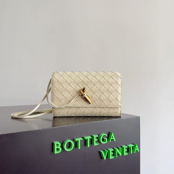 Bottege Veneta Andiamo Pouch on Strap(HIGH-END GRADE)