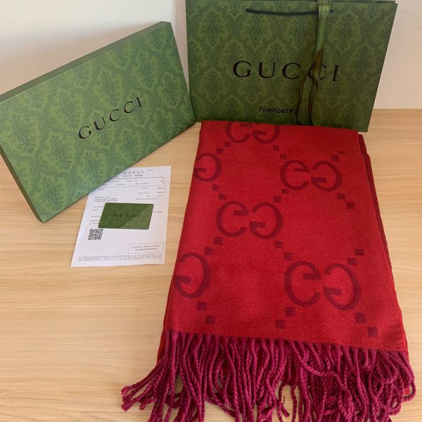 GUCCi GG wool jacquard scarf