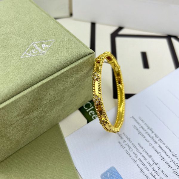 Van Cleef & Arpels Perlée sweet clovers bracelet, medium model