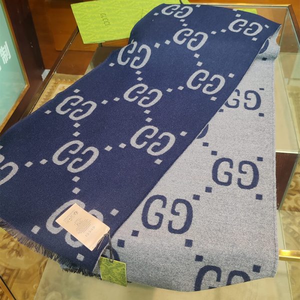 GUCCi GG jacquard wool and mulberry silk blend scarf