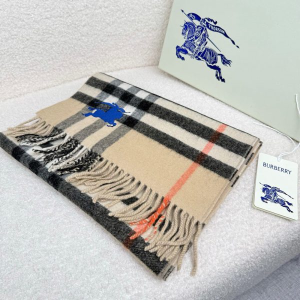 BURBERRY Scarf