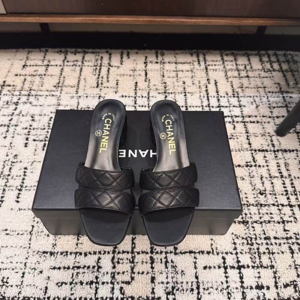 CHANEL Mules