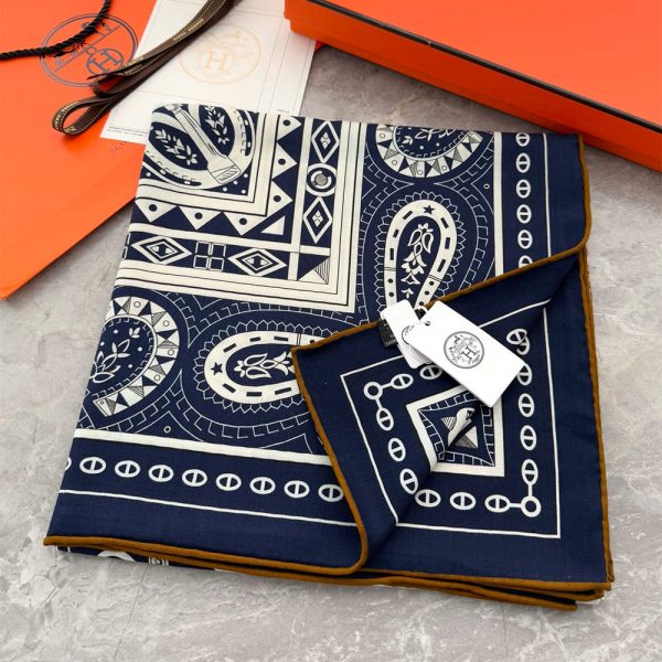 HERMES Cheval de Coeur Bandana shawl 140