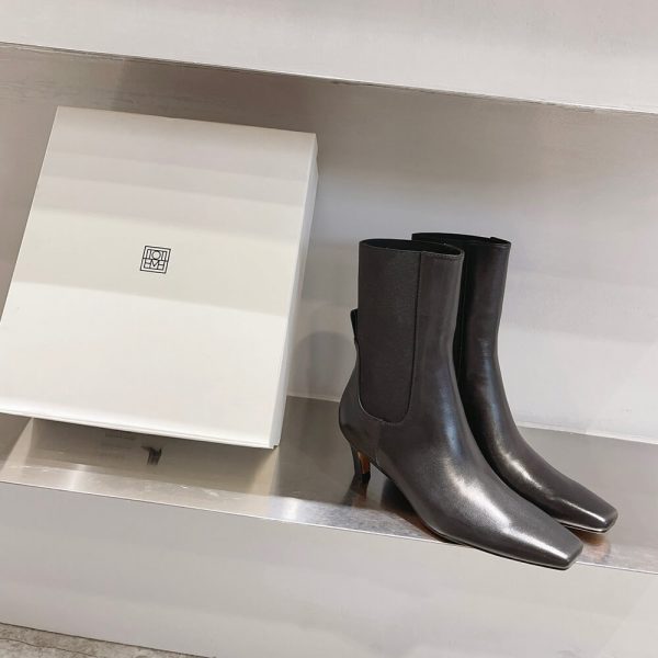 TOTEME The Mid Heel Leather Boot black