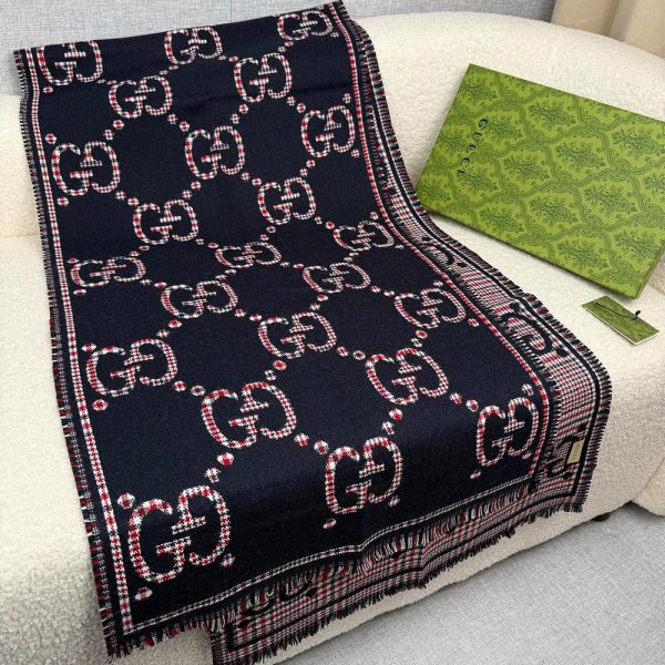 GUCCi GG wool scarf