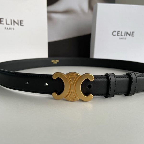 MEDIUM TRIOMPHE BELT IN TAURILLON LEATHER