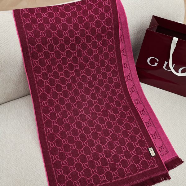 GUCCi GG wool scarf