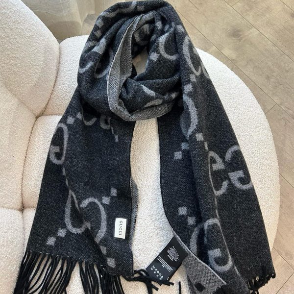 GUCCi GG wool jacquard scarf