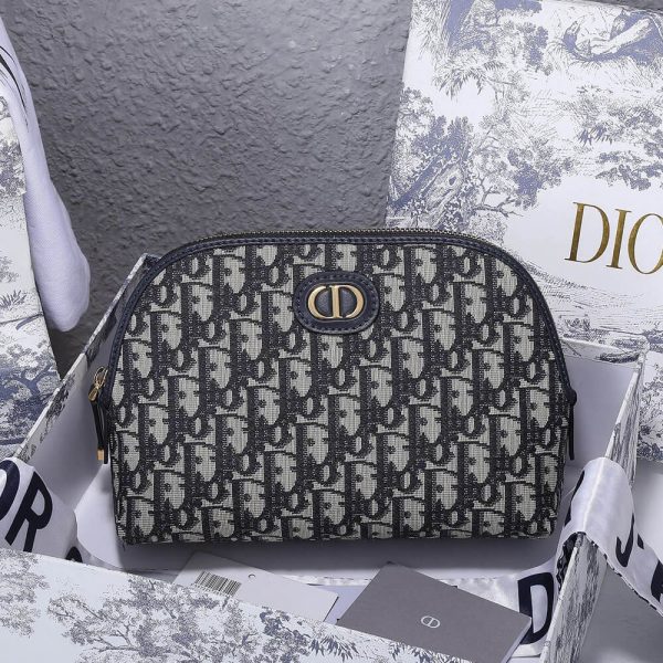 30 MONTAIGNE BEAUTY POUCH