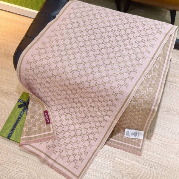 GUCCi GG wool scarf