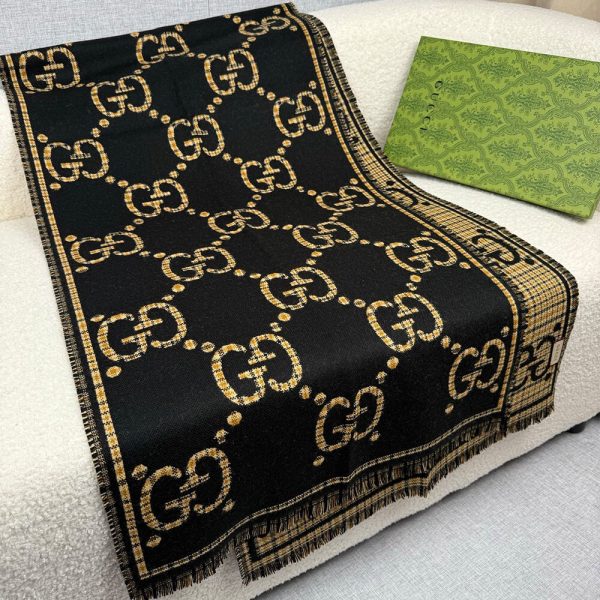 GUCCi GG wool scarf