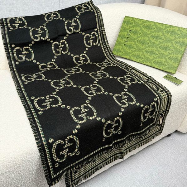 GUCCi GG Plaid wool scarf