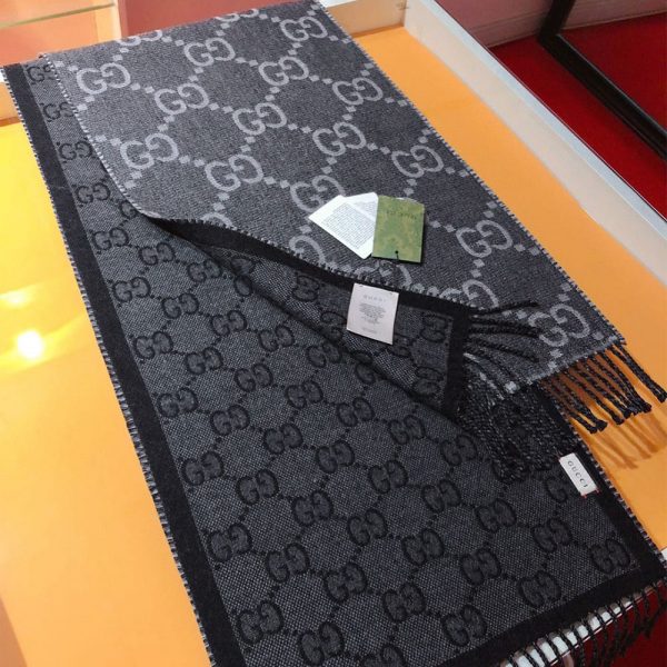 GUCCl GG jacquard tassel knit scarf