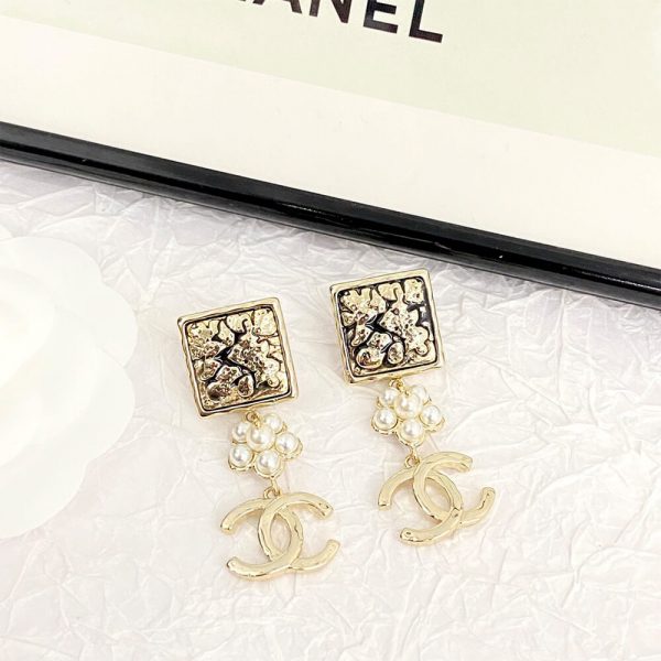 CHANEL PEARL EARRINGS