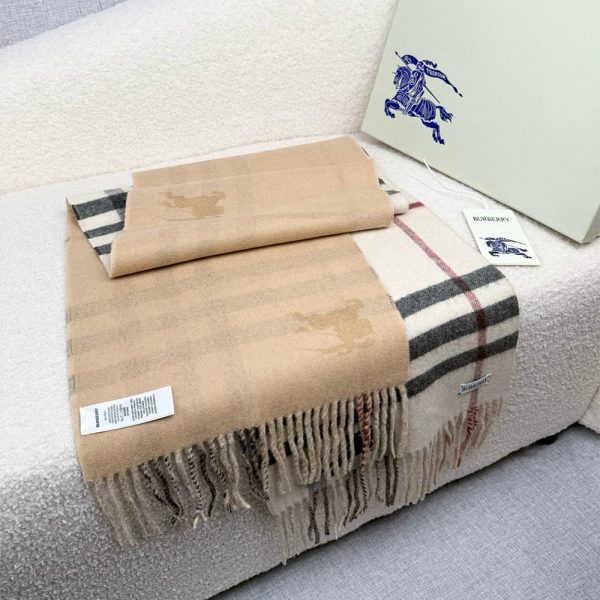 BURBERRY Scarf