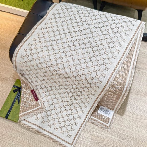 GUCCi GG wool scarf