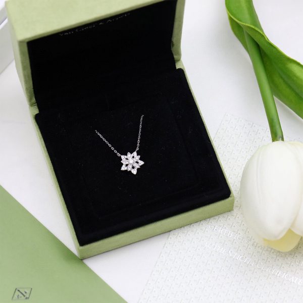 Van Cleef & Arpels Lotus openwork pendant mini model