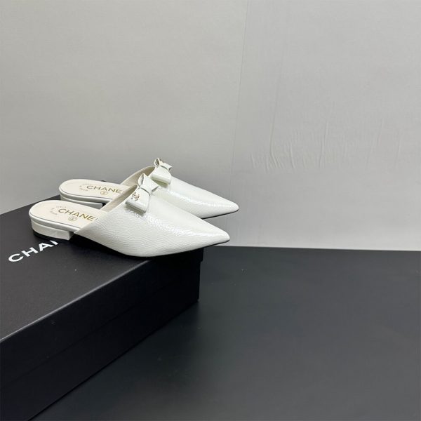 CHANEL Mules